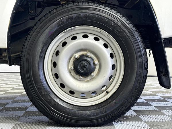 2023-Toyota-Hilux-24-GD-6-Raised-Body-SR-Single-Cab image:4