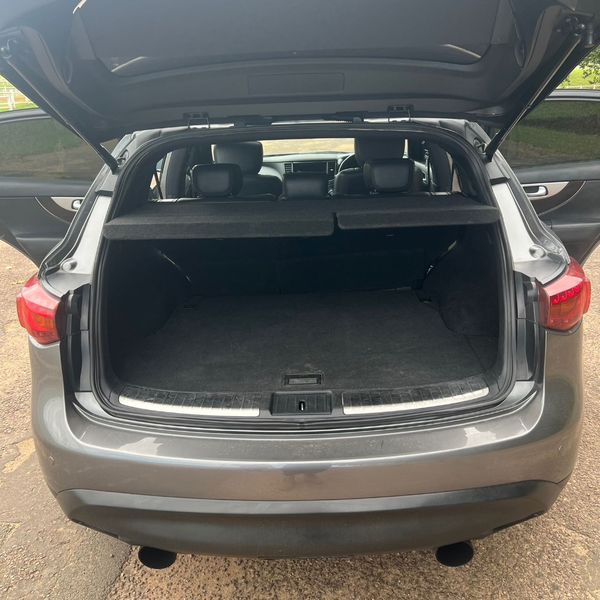 2013-Infiniti-QX70-30d-S image:9