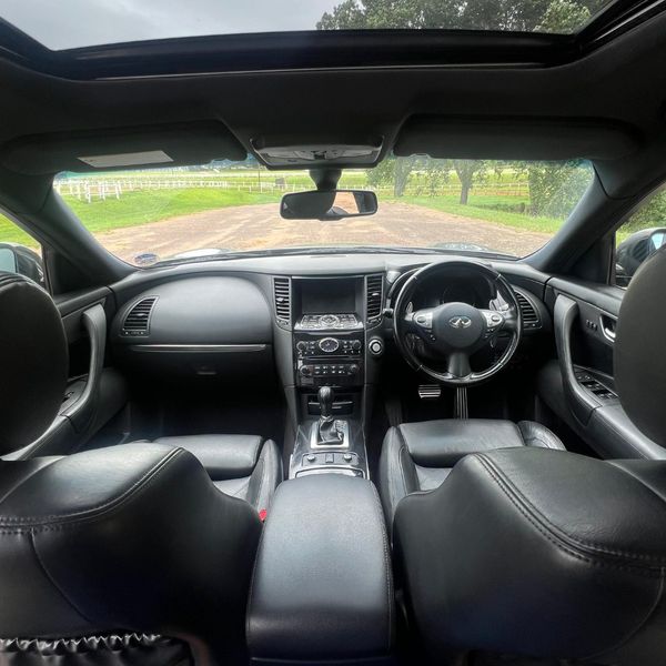 2013-Infiniti-QX70-30d-S image:10