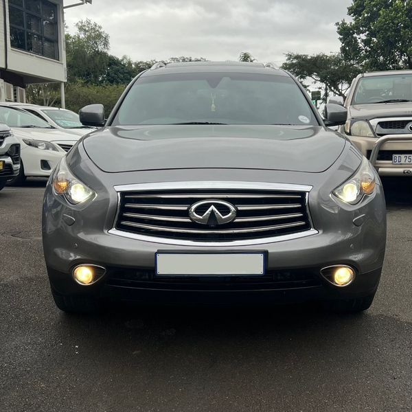 2013-Infiniti-QX70-30d-S image:2