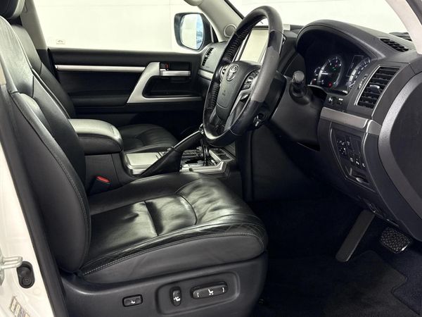 2016-Toyota-Land-Cruiser-200-45-D-V8-VX-Auto image:9