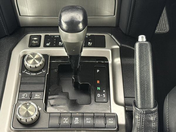 2016-Toyota-Land-Cruiser-200-45-D-V8-VX-Auto image:10
