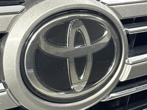 2016-Toyota-Land-Cruiser-200-45-D-V8-VX-Auto image:11