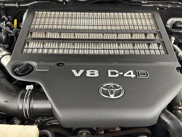 2016-Toyota-Land-Cruiser-200-45-D-V8-VX-Auto image:14