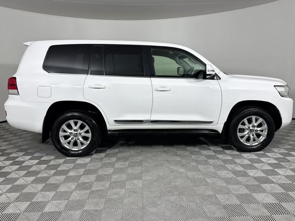 2016-Toyota-Land-Cruiser-200-45-D-V8-VX-Auto image:18