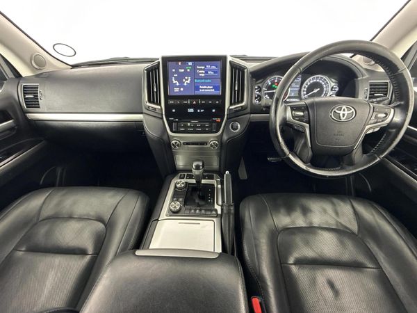 2016-Toyota-Land-Cruiser-200-45-D-V8-VX-Auto image:1