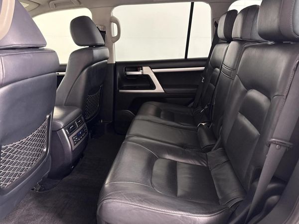 2016-Toyota-Land-Cruiser-200-45-D-V8-VX-Auto image:3