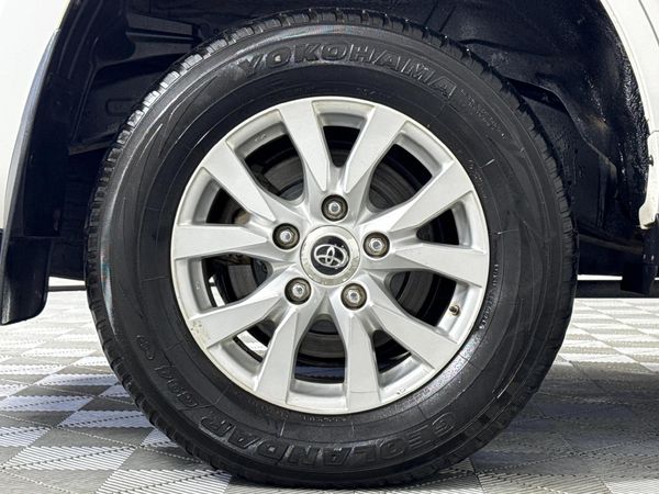2016-Toyota-Land-Cruiser-200-45-D-V8-VX-Auto image:7
