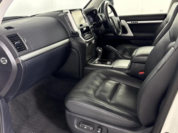 2016-Toyota-Land-Cruiser-200-45-D-V8-VX-Auto image:8