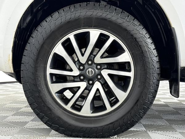 2017-Nissan-Navara-23D-LE-4x4-Auto-Double-Cab image:4