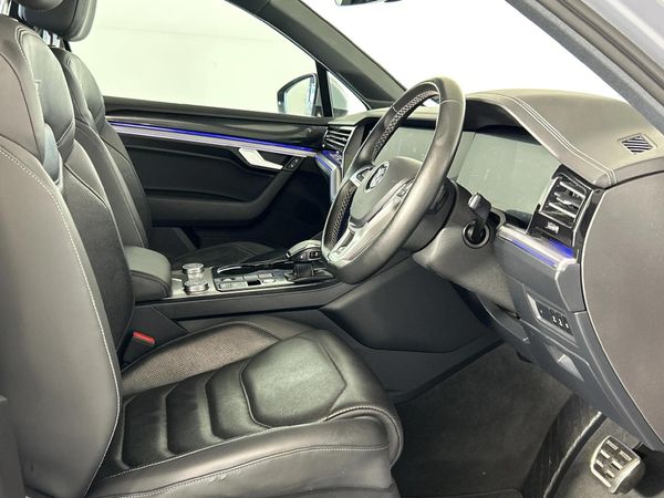 2019-Volkswagen-Touareg-30-TDI-V6-Executive image:9