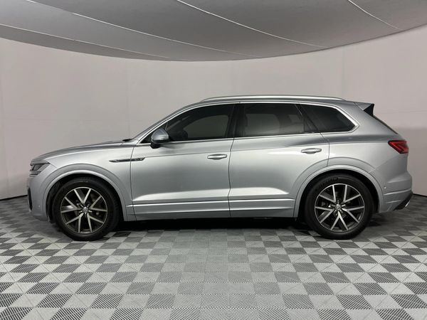 2019-Volkswagen-Touareg-30-TDI-V6-Executive image:21