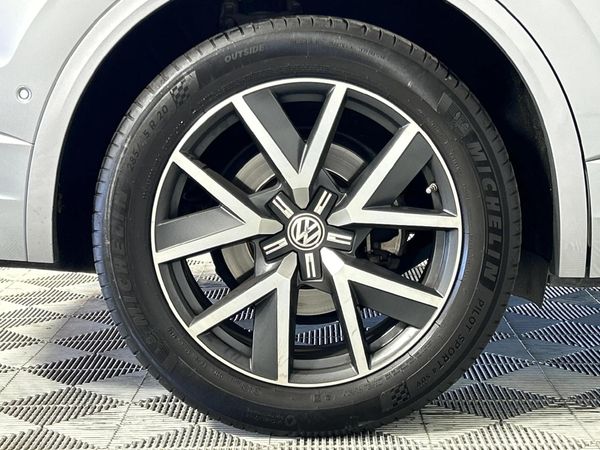 2019-Volkswagen-Touareg-30-TDI-V6-Executive image:7