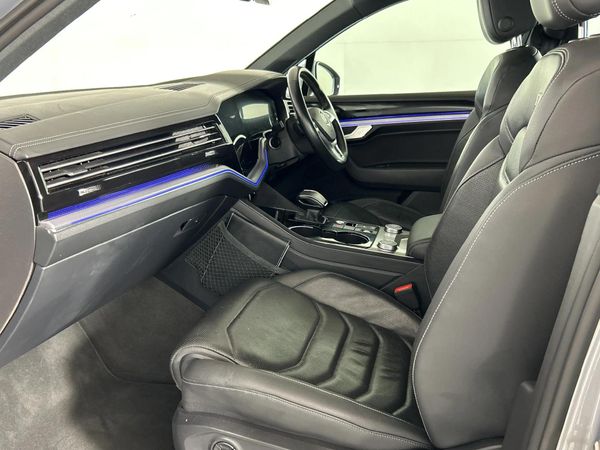 2019-Volkswagen-Touareg-30-TDI-V6-Executive image:8