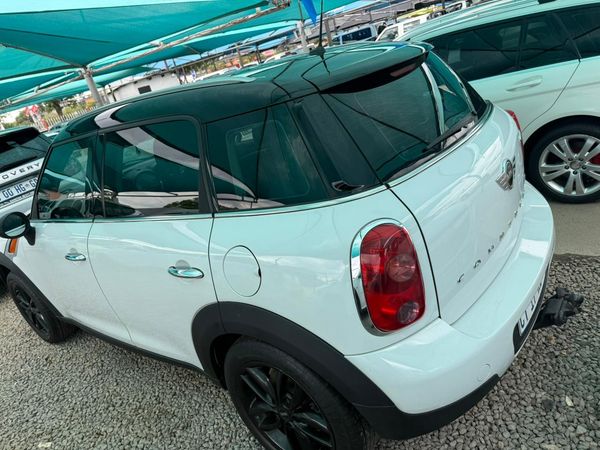 2013-MINI-Countryman-Cooper image:2