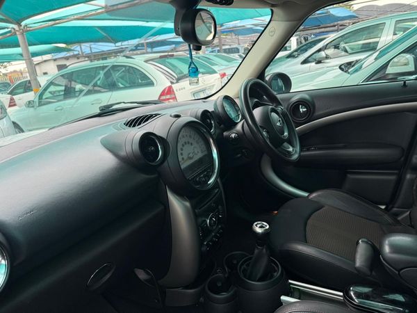 2013-MINI-Countryman-Cooper image:5
