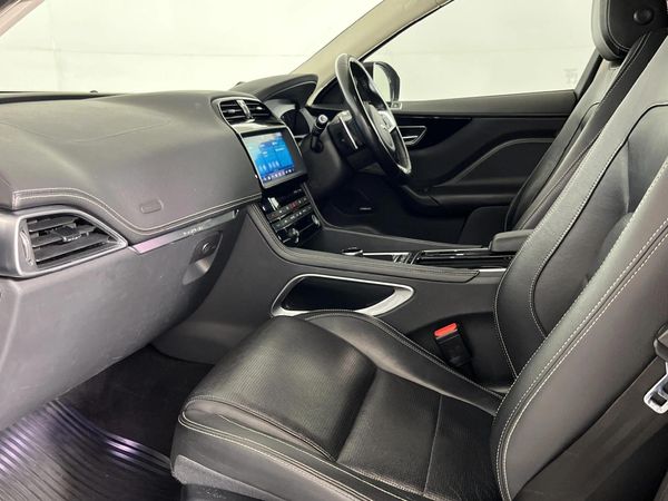 2019-Jaguar-F-Pace-20Di4-AWD-R-Sport-177kW image:8