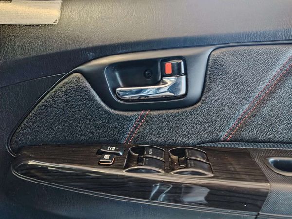 2015-Toyota-Fortuner-30-D-4D-Raised-Body image:11