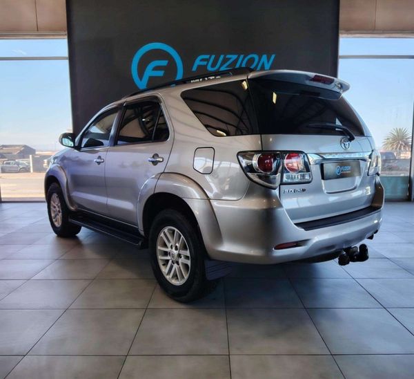 2015-Toyota-Fortuner-30-D-4D-Raised-Body image:12