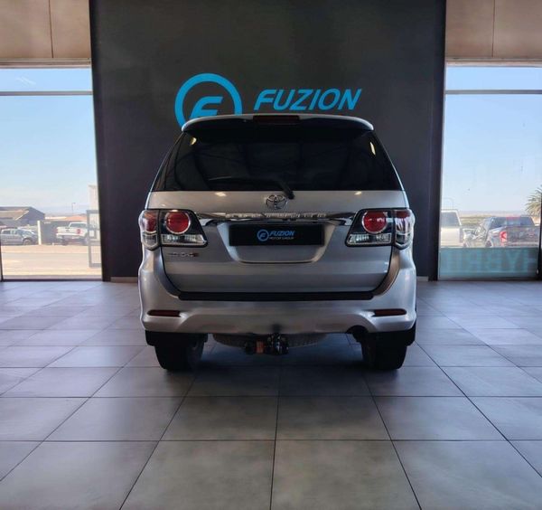 2015-Toyota-Fortuner-30-D-4D-Raised-Body image:13