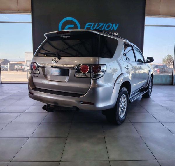 2015-Toyota-Fortuner-30-D-4D-Raised-Body image:14