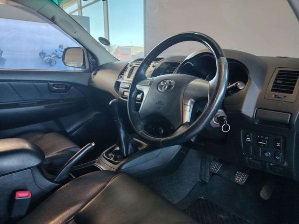 2015-Toyota-Fortuner-30-D-4D-Raised-Body image:6