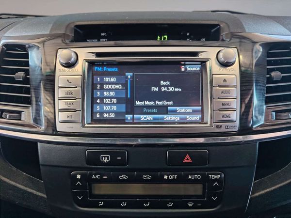 2015-Toyota-Fortuner-30-D-4D-Raised-Body image:7