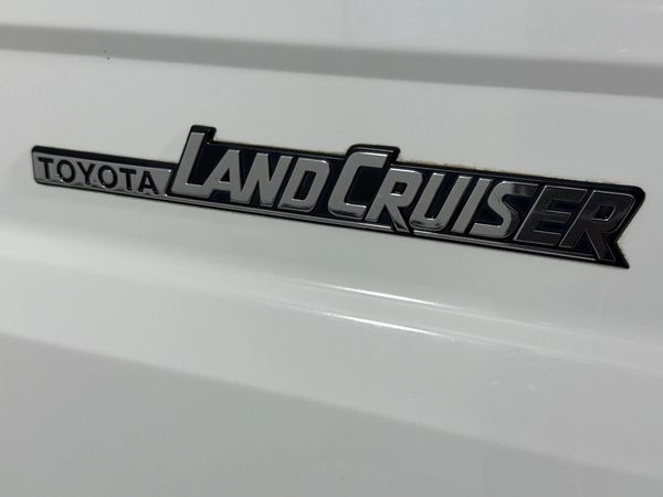 2019-Toyota-Land-Cruiser-79-45-D-Double-Cab image:11