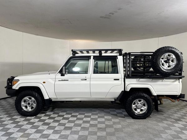 2019-Toyota-Land-Cruiser-79-45-D-Double-Cab image:18