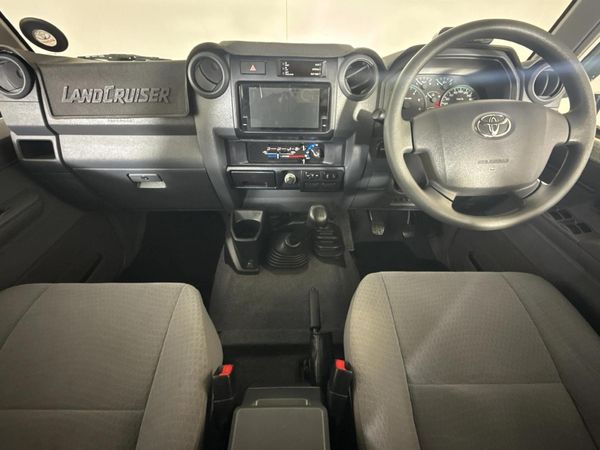 2019-Toyota-Land-Cruiser-79-45-D-Double-Cab image:1