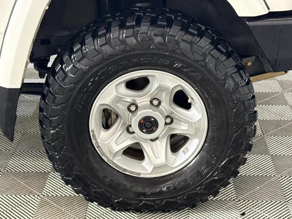 2019-Toyota-Land-Cruiser-79-45-D-Double-Cab image:4
