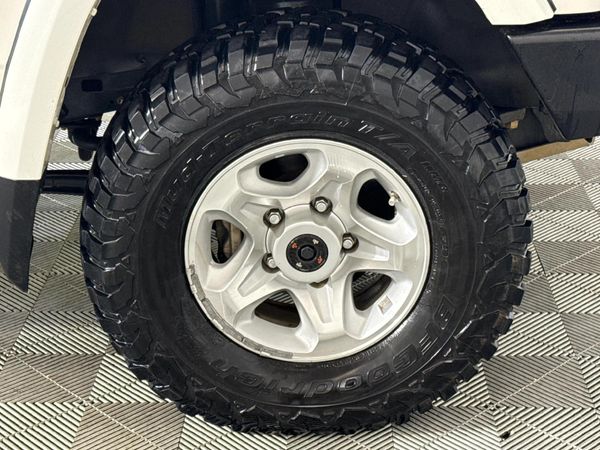 2019-Toyota-Land-Cruiser-79-45-D-Double-Cab image:5