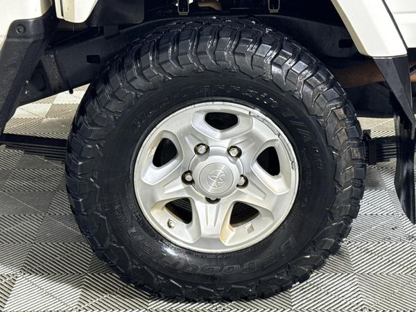 2019-Toyota-Land-Cruiser-79-45-D-Double-Cab image:6