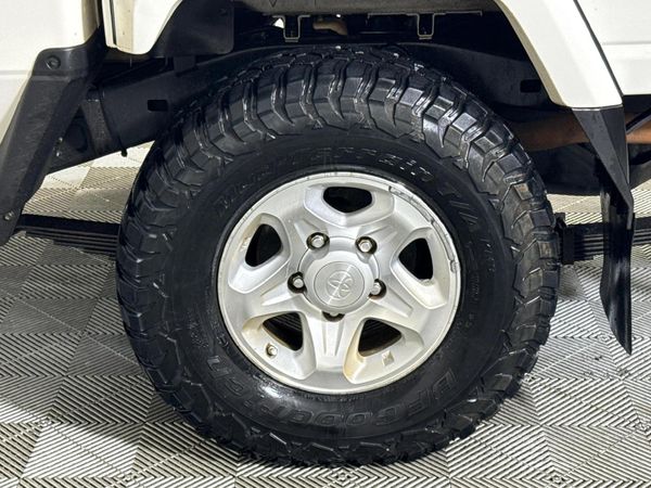 2019-Toyota-Land-Cruiser-79-45-D-Double-Cab image:7