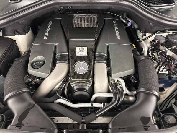 2015-Mercedes-AMG-ML-63-AMG image:13