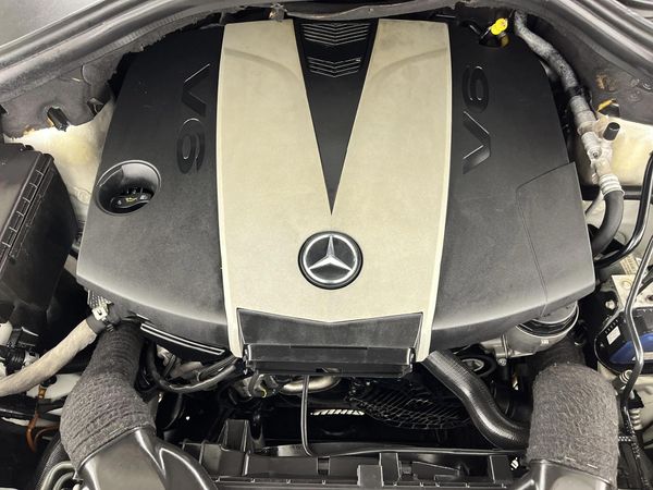 2013-Mercedes-Benz-ML-350-Bluetec image:11