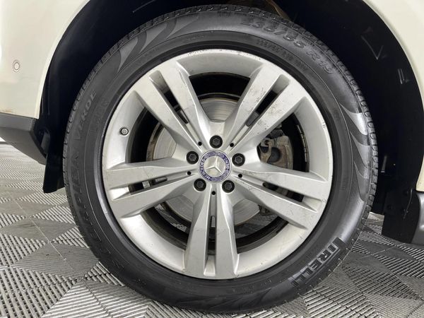 2013-Mercedes-Benz-ML-350-Bluetec image:4
