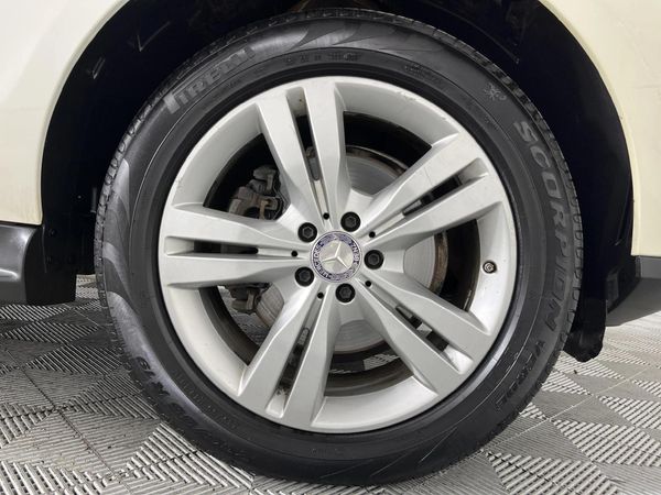 2013-Mercedes-Benz-ML-350-Bluetec image:5