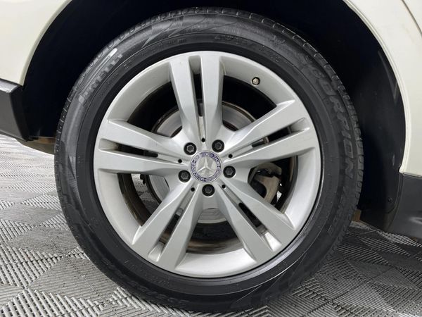 2013-Mercedes-Benz-ML-350-Bluetec image:7