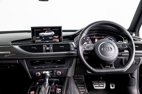 2015-Audi-RS6-Avant-quattro image:10