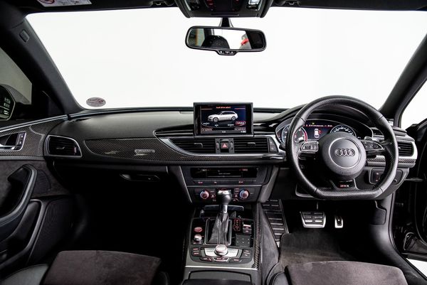 2015-Audi-RS6-Avant-quattro image:13