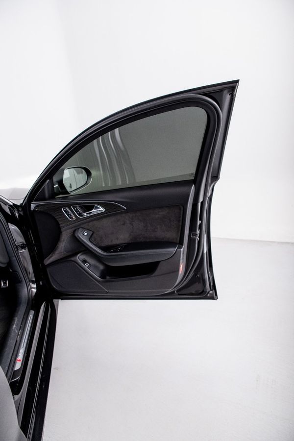 2015-Audi-RS6-Avant-quattro image:14