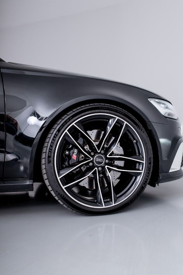 2015-Audi-RS6-Avant-quattro image:5