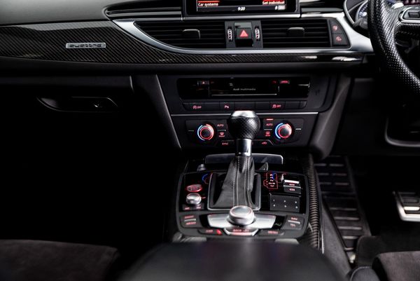 2015-Audi-RS6-Avant-quattro image:7