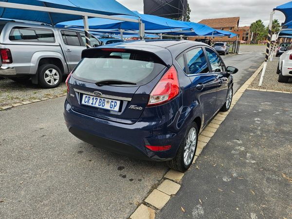 2013-Ford-Fiesta-10-EcoBoost-Titanium-5-dr image:5