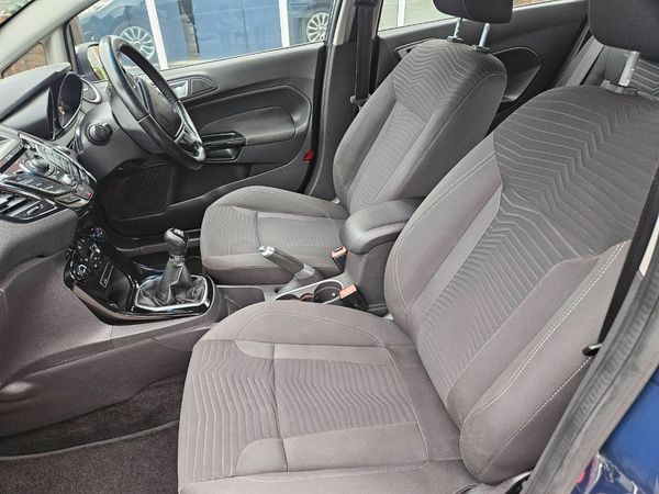 2013-Ford-Fiesta-10-EcoBoost-Titanium-5-dr image:7