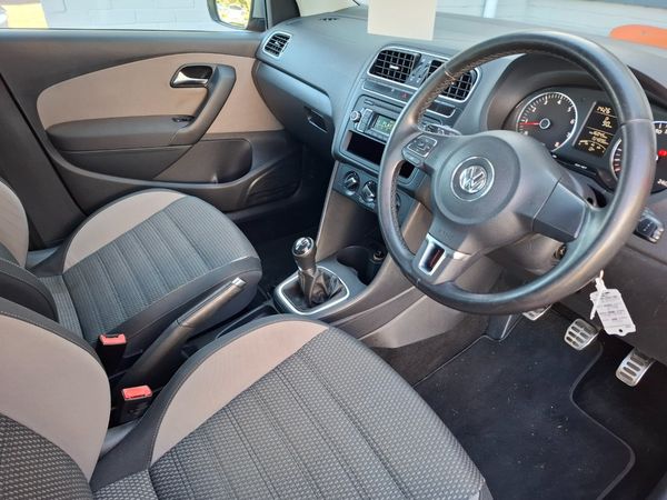 2012-Volkswagen-Polo-16-Cross-5-dr image:8