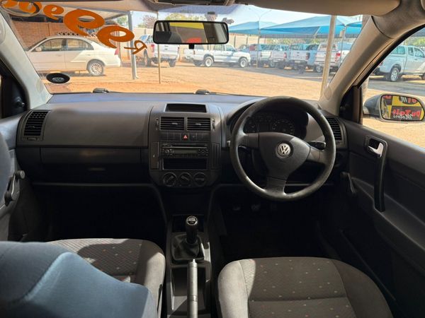 2008-Volkswagen-Polo-14-Trendline image:10
