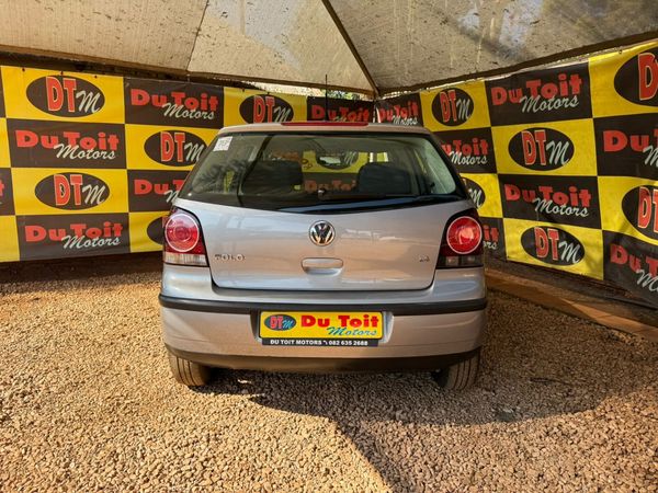 2008-Volkswagen-Polo-14-Trendline image:4