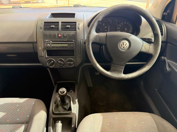 2008-Volkswagen-Polo-14-Trendline image:7